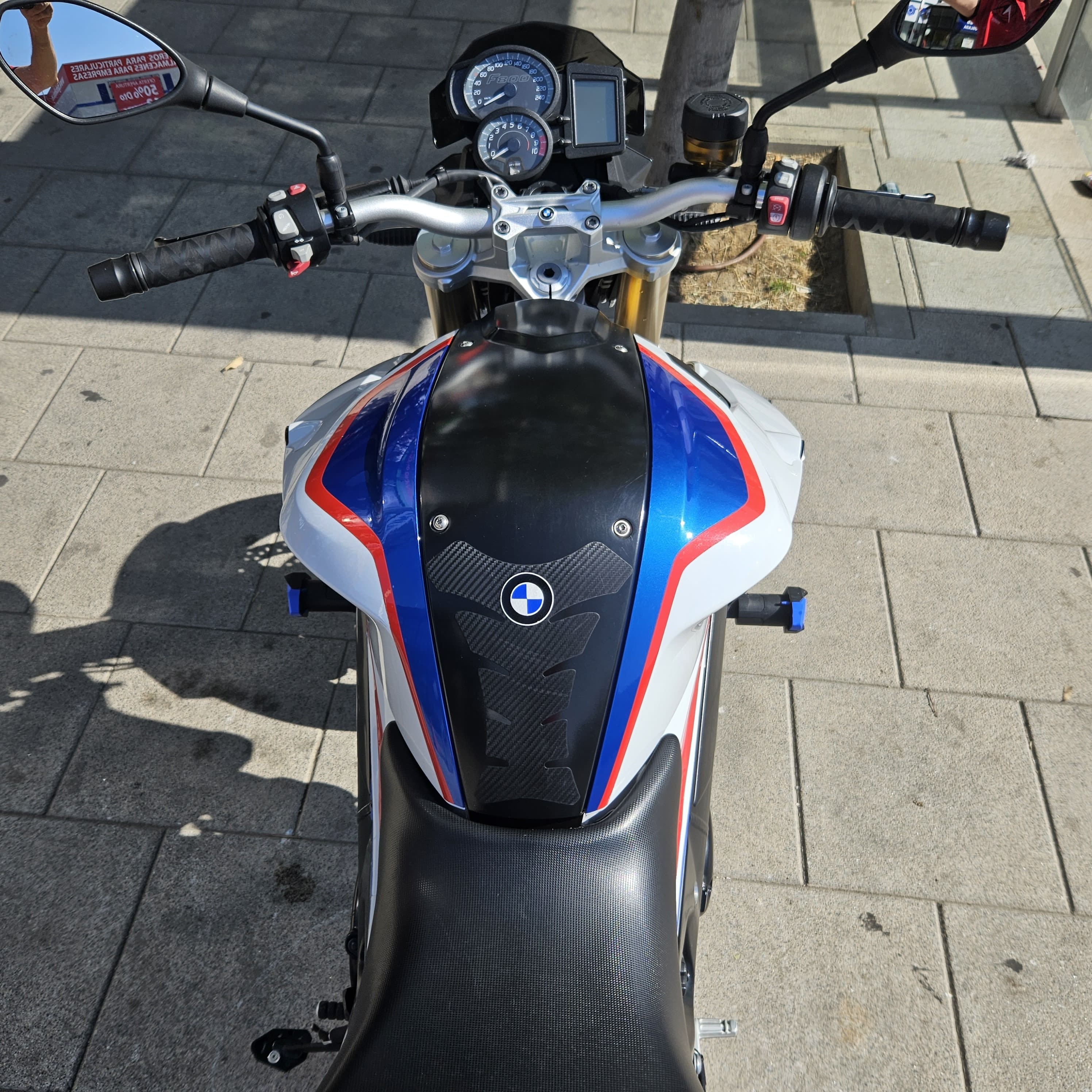 BMW F 800 R AÑO 2018 CON 43.400 KM.