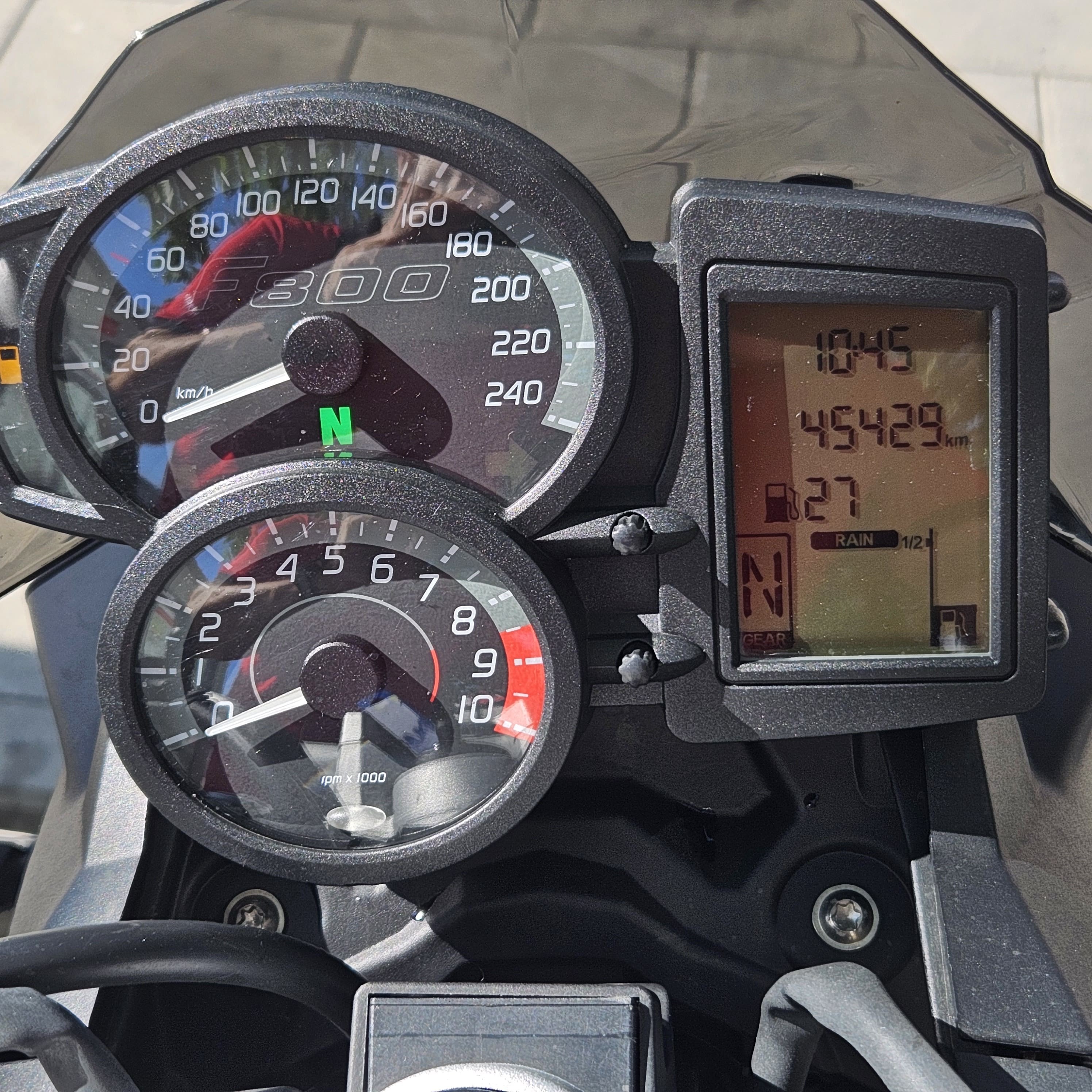 BMW F 800 R AÑO 2018 CON 43.400 KM.