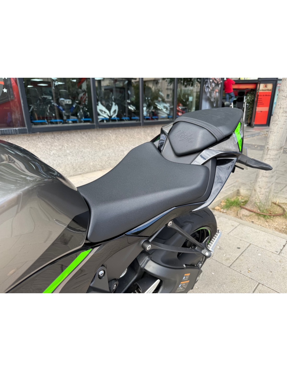 KAWASAKI NINJA ZX-6R AÑO 2024 CON 5.050 KM.