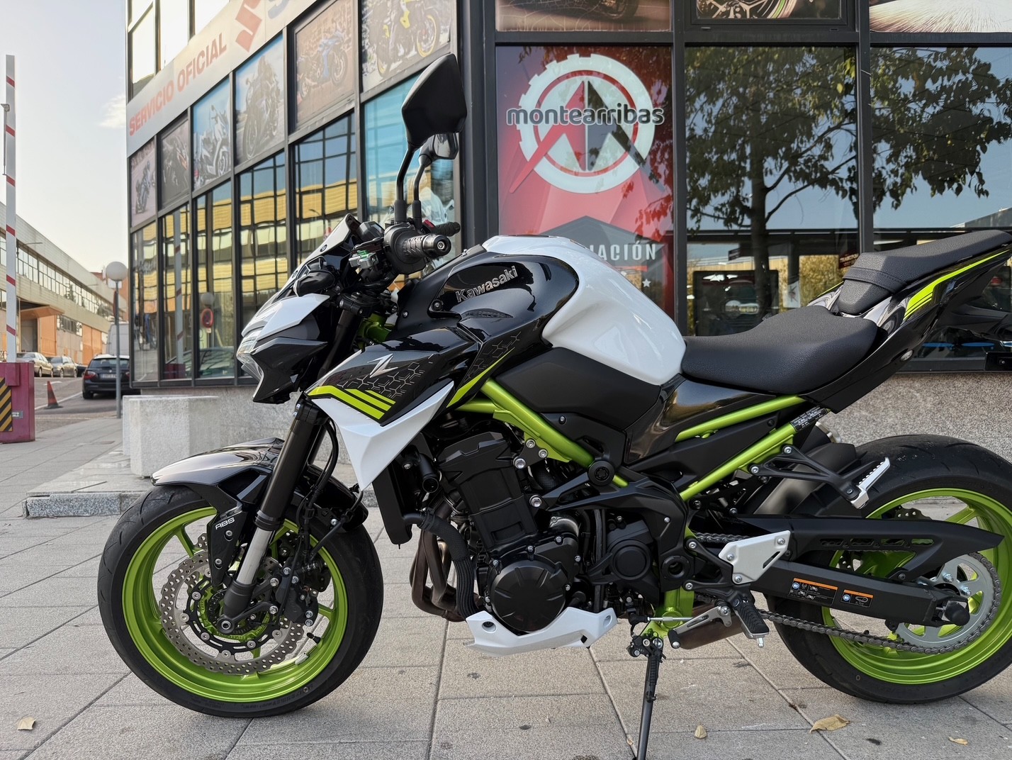 KAWASAKI Z 900 AÑO 2022 CON 2.328 KM.