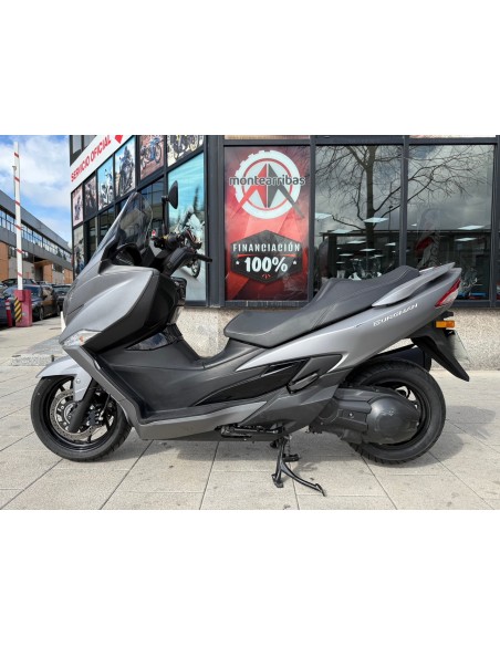 SUZUKI BURGMAN 400 AÑO 2019 CON 18.854 KM.