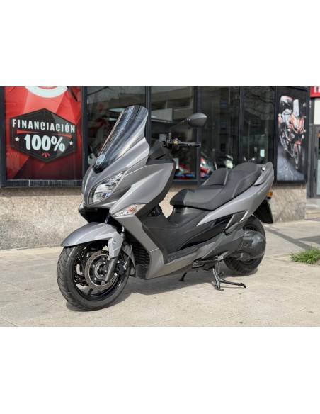 SUZUKI BURGMAN 400 AÑO 2019 CON 18.854 KM.