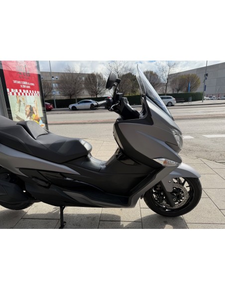 SUZUKI BURGMAN 400 AÑO 2019 CON 18.854 KM.