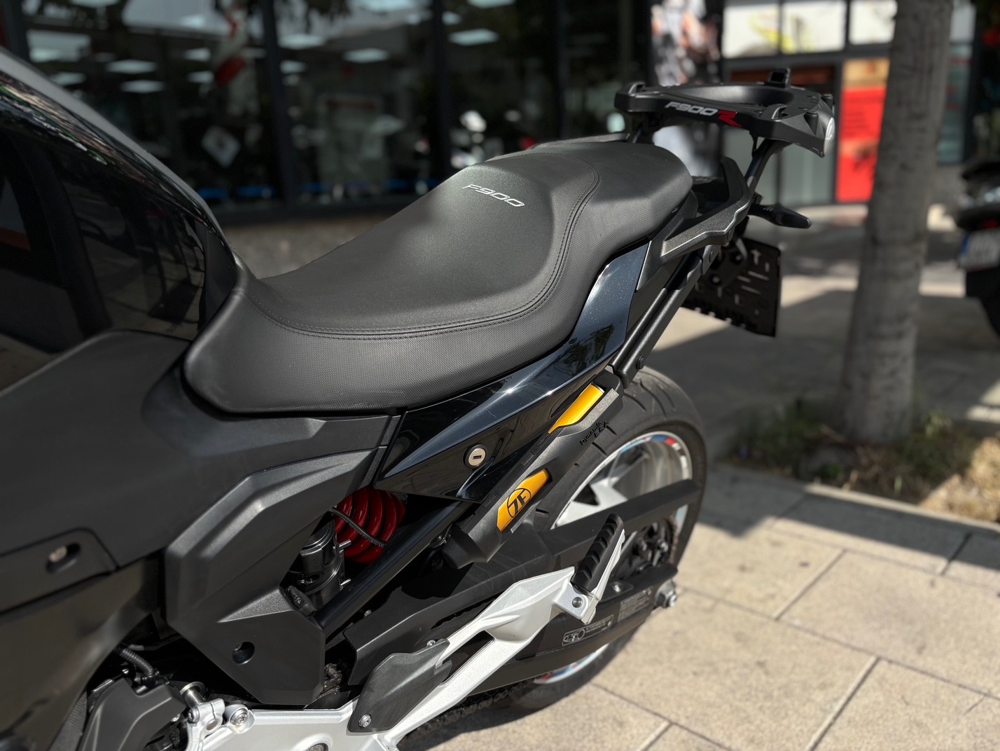 BMW F 900 R A2 AÑO 2020 CON 16.171 KM.