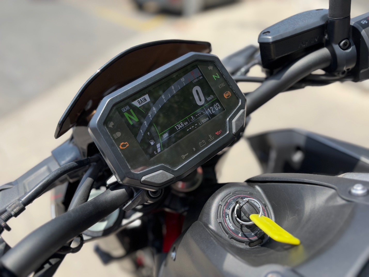 KAWASAKI Z 900 AÑO 2023 CON 1.395 KM.