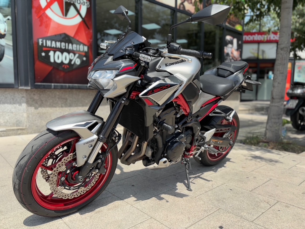 KAWASAKI Z 900 AÑO 2023 CON 1.395 KM.