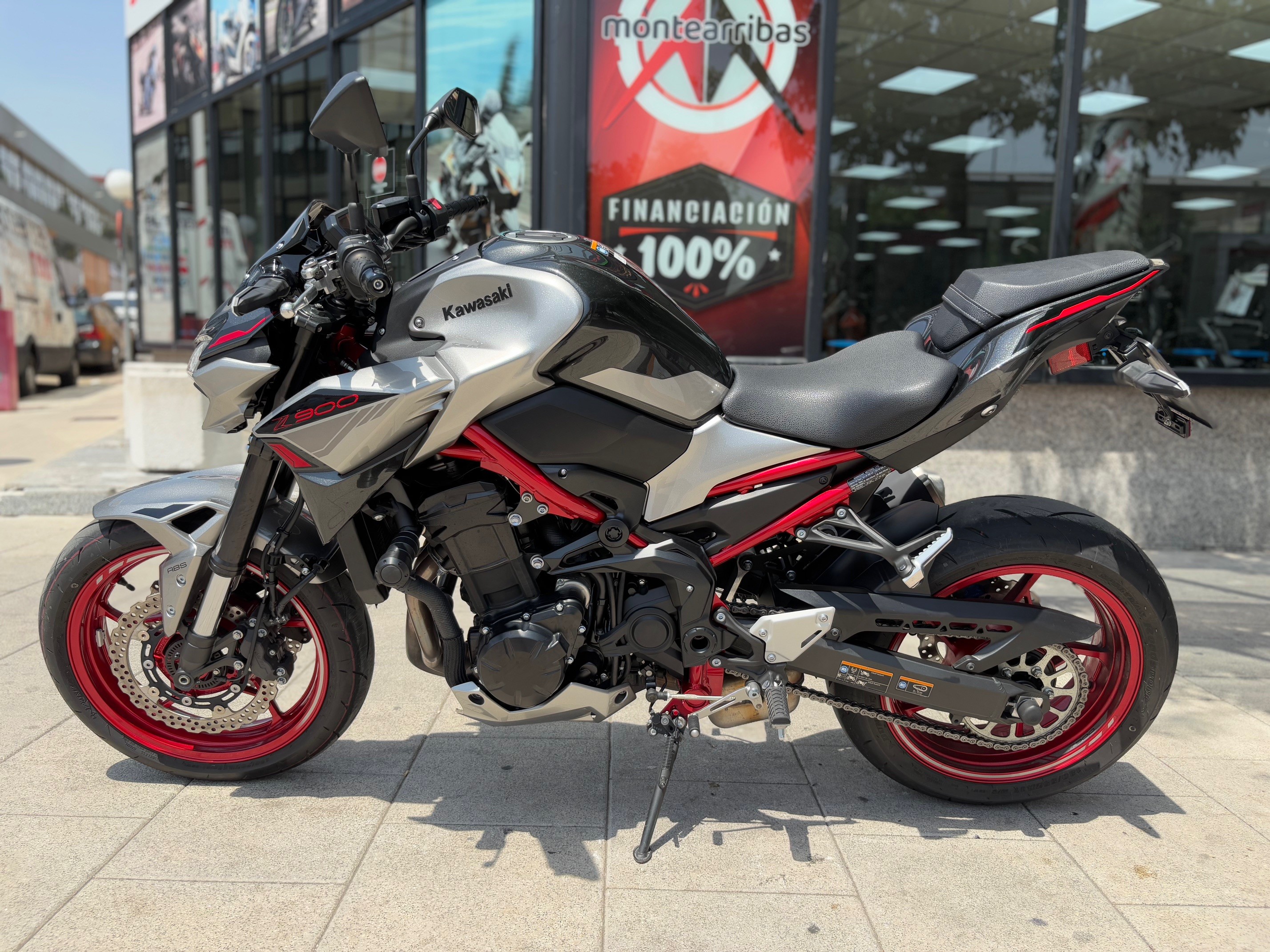 KAWASAKI Z 900 AÑO 2023 CON 1.395 KM.