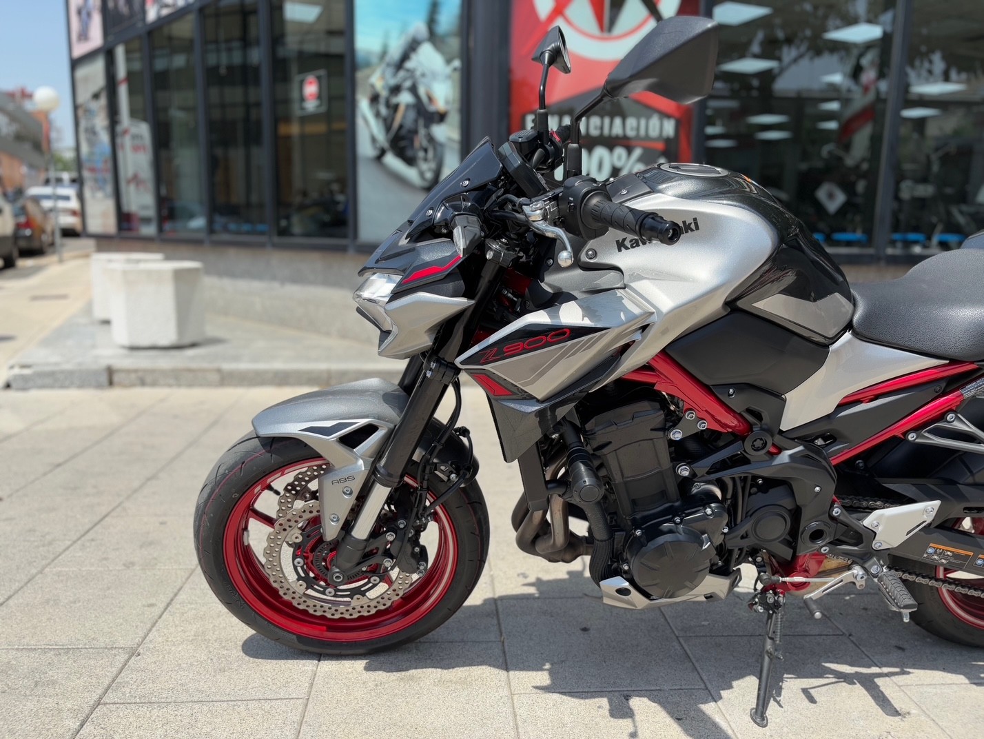 KAWASAKI Z 900 AÑO 2023 CON 1.395 KM.