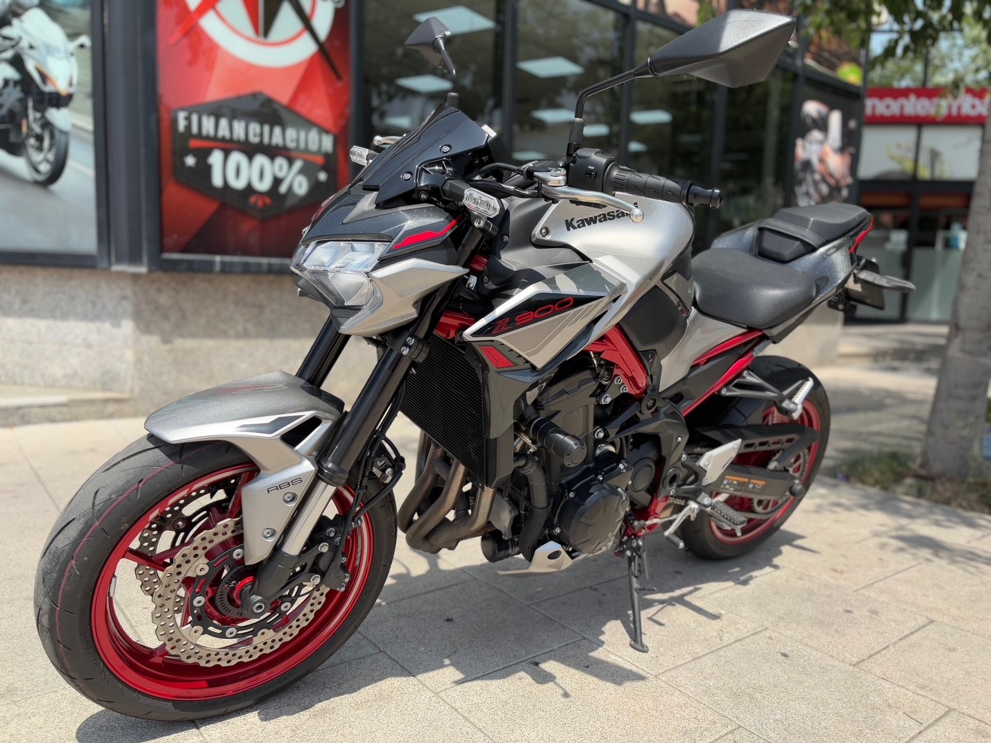 KAWASAKI Z 900 AÑO 2023 CON 1.395 KM.