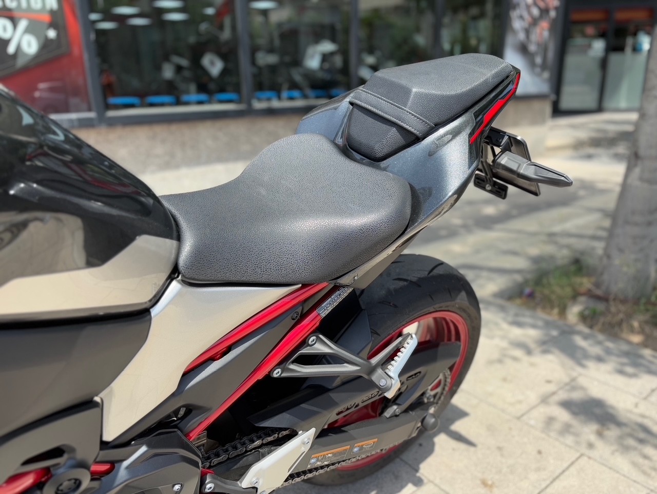 KAWASAKI Z 900 AÑO 2023 CON 1.395 KM.