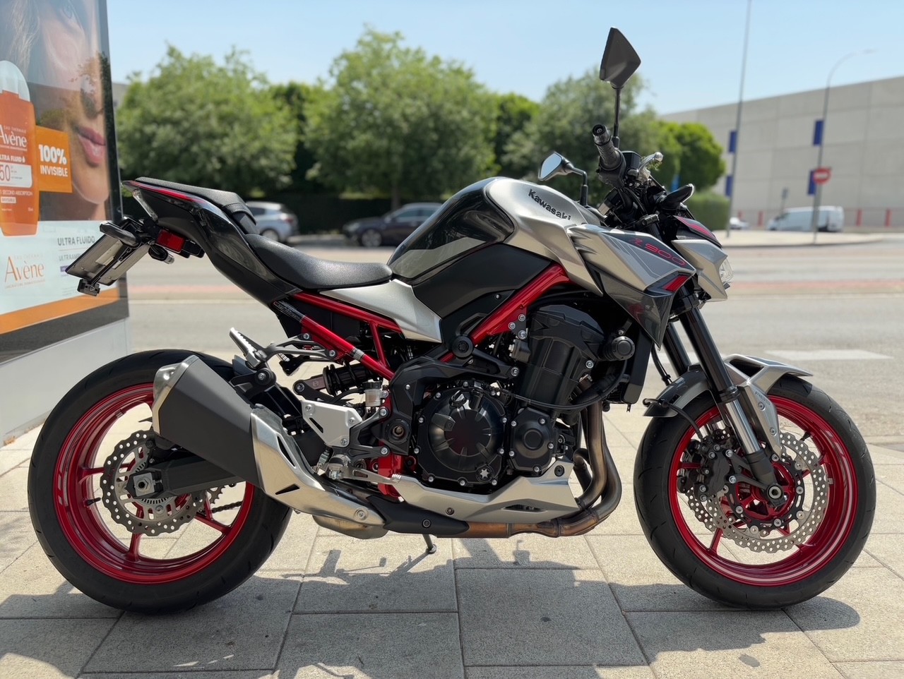 KAWASAKI Z 900 AÑO 2023 CON 1.395 KM.