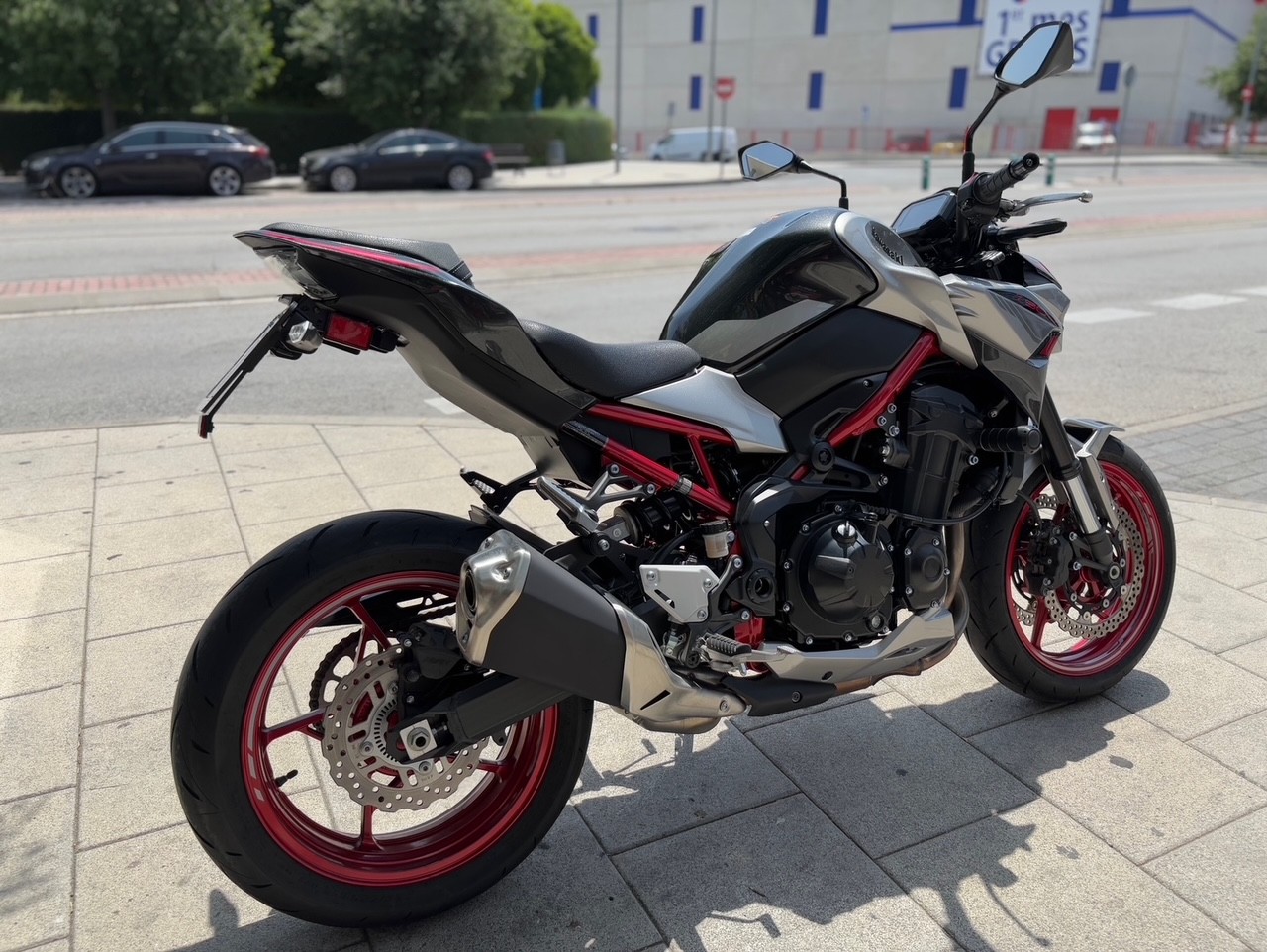KAWASAKI Z 900 AÑO 2023 CON 1.395 KM.
