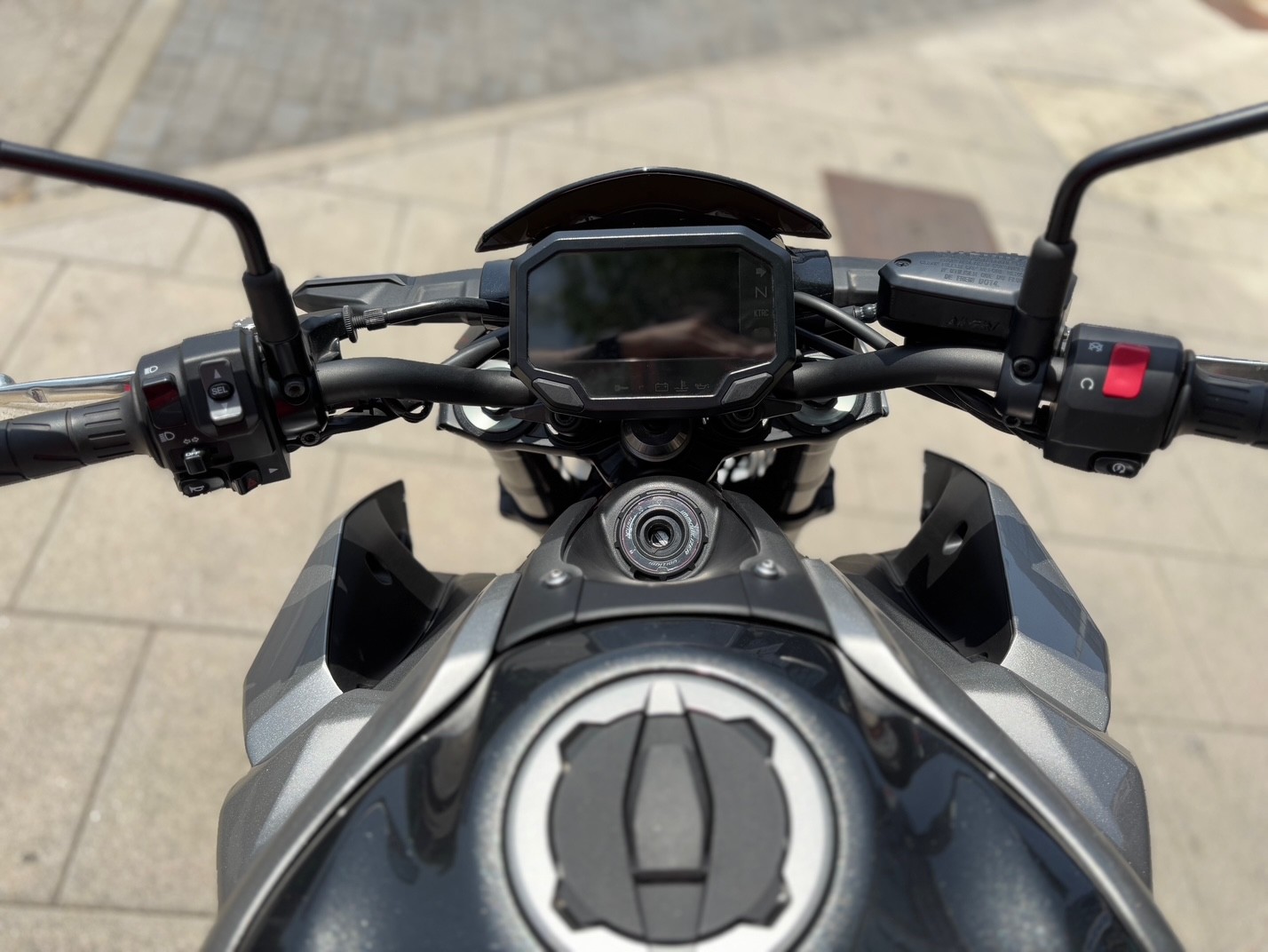 KAWASAKI Z 900 AÑO 2023 CON 1.395 KM.