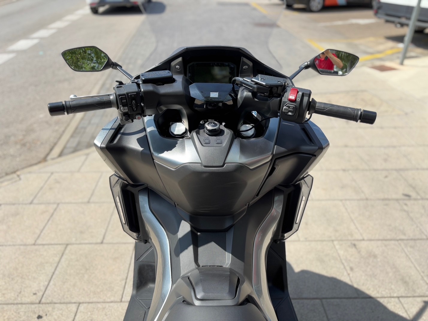 HONDA FORZA 750 AÑO 2023 CON 8.092 KM.