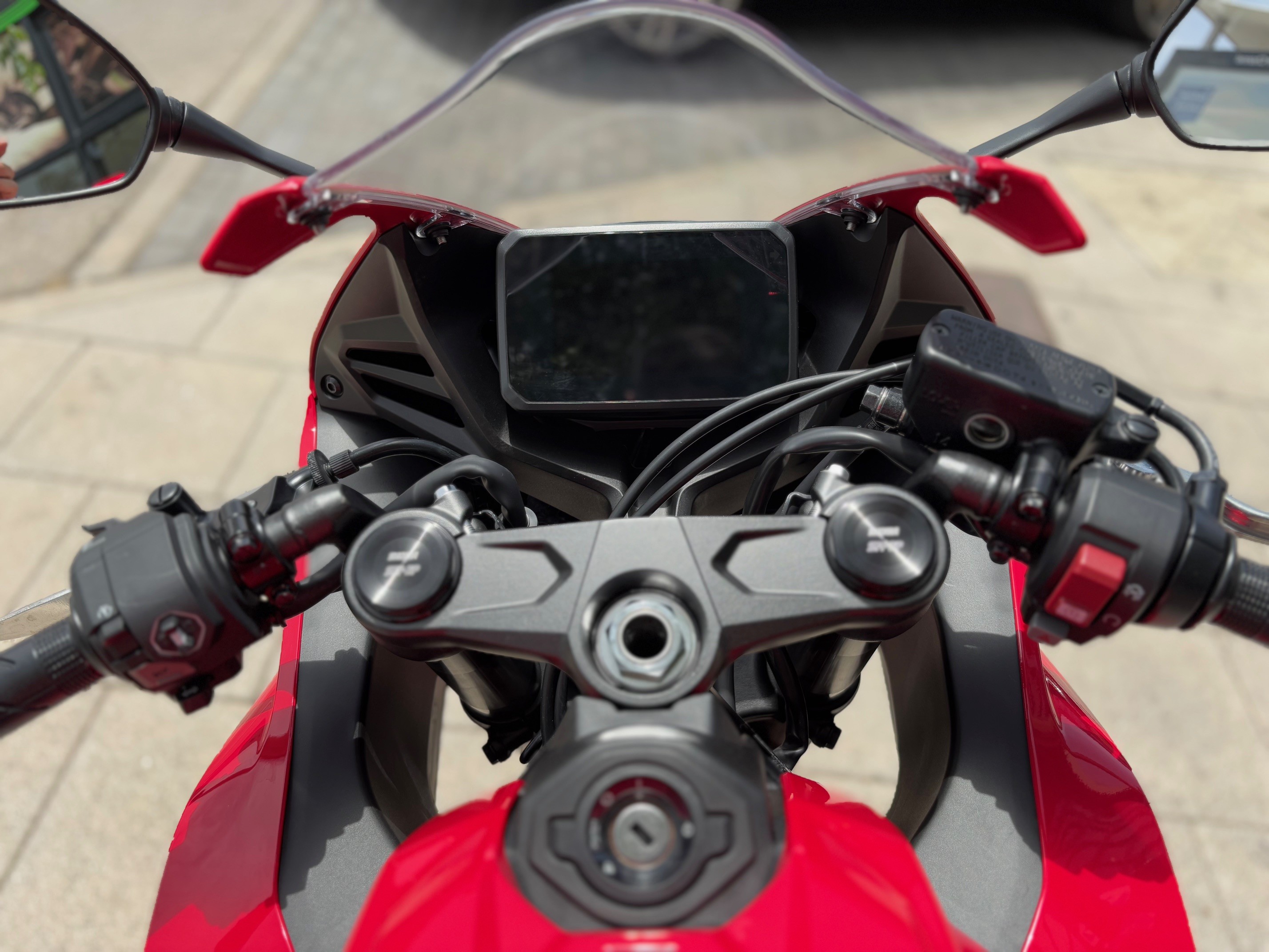 HONDA CBR 650 R E-CLUTCH AÑO 2024 CON...