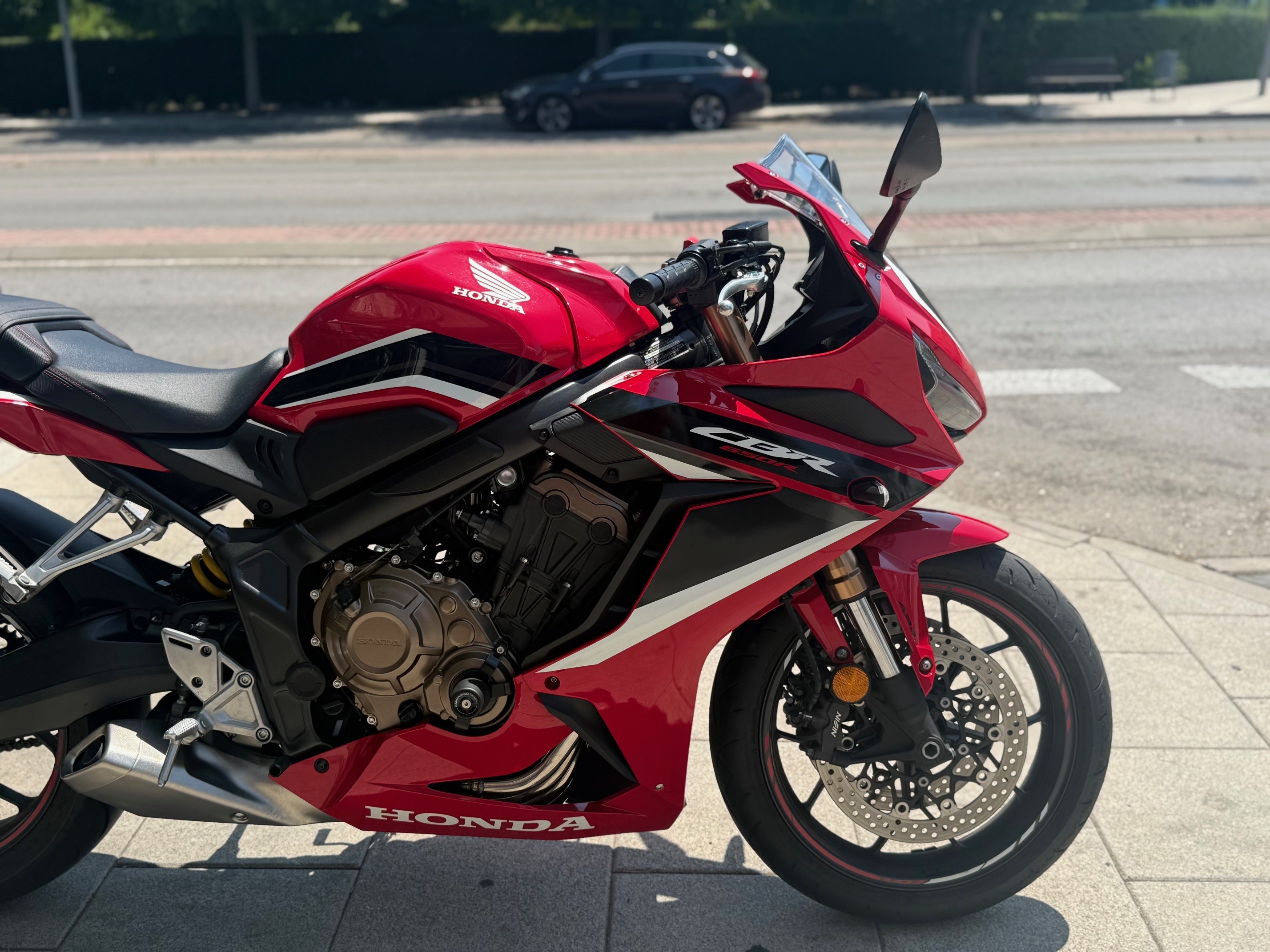 HONDA CBR 650 R AÑO 2021 CON 6.867 KM