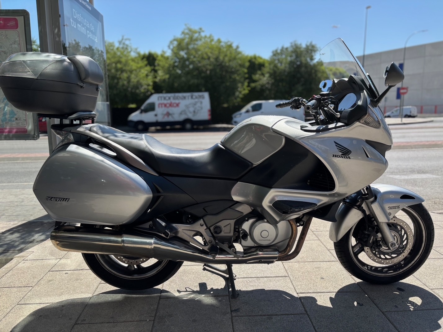 HONDA NT 700 DEAUVILLE ABS AÑO 2011...