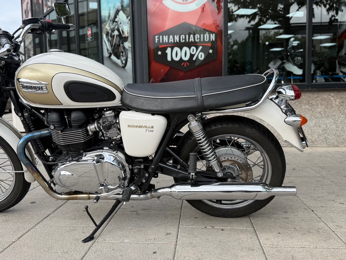 TRIUMPH BONNEVILLE T100 AÑO 2015 CON...