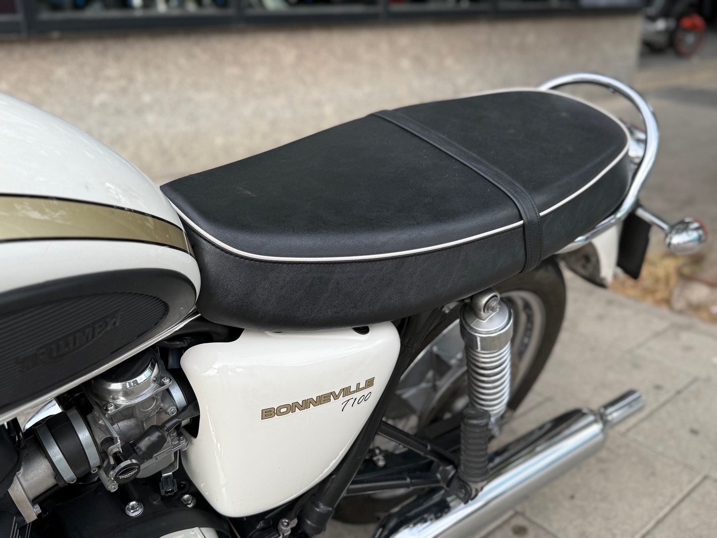 TRIUMPH BONNEVILLE T100 AÑO 2015 CON...