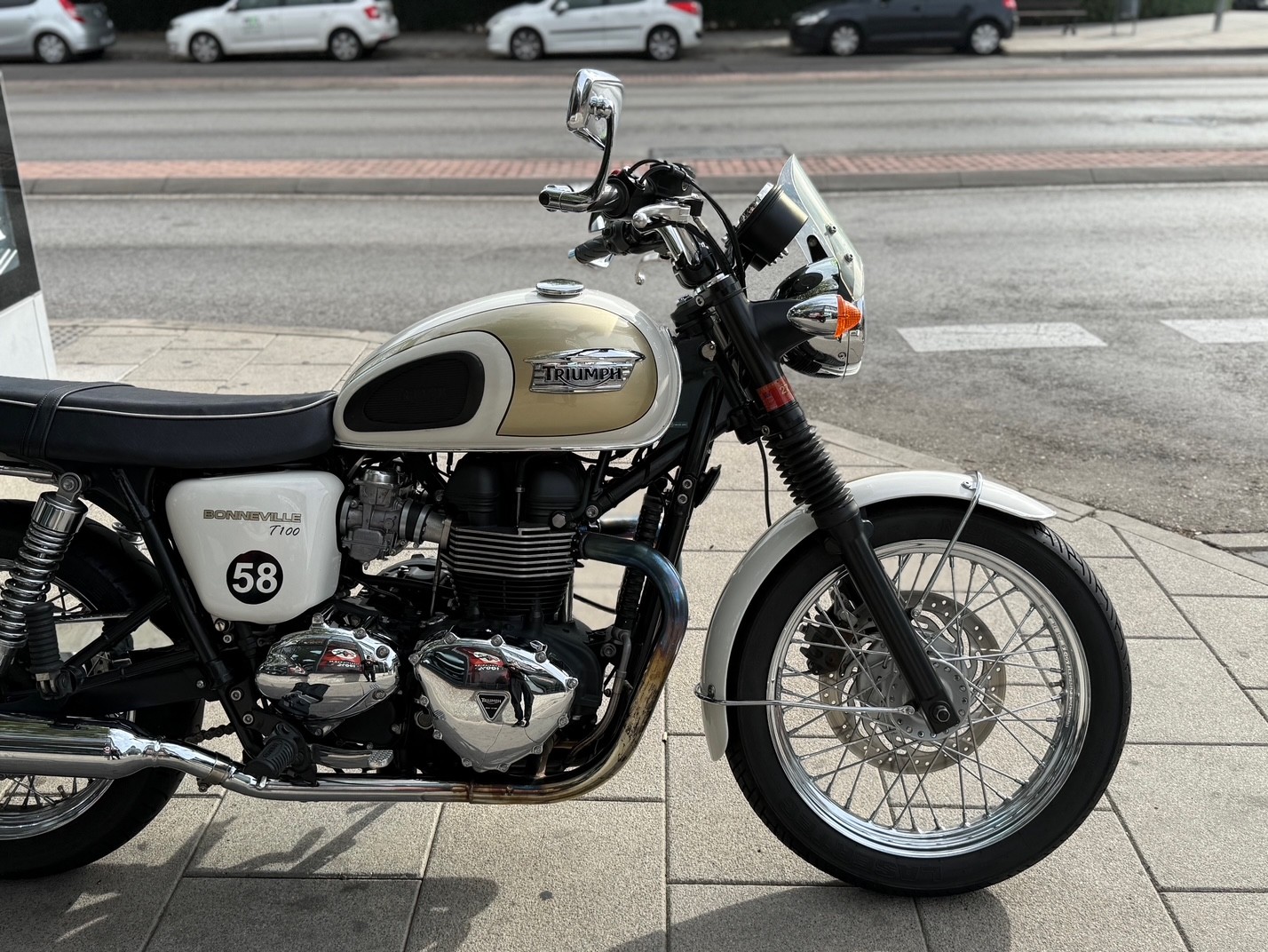 TRIUMPH BONNEVILLE T100 AÑO 2015 CON...