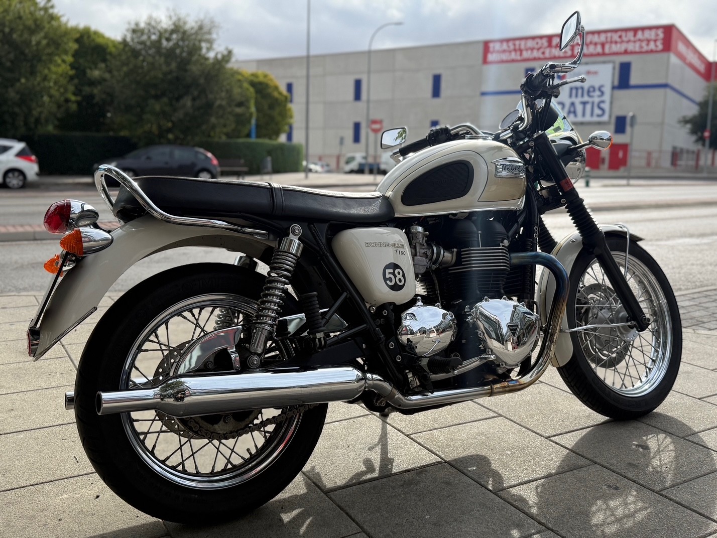 TRIUMPH BONNEVILLE T100 AÑO 2015 CON...