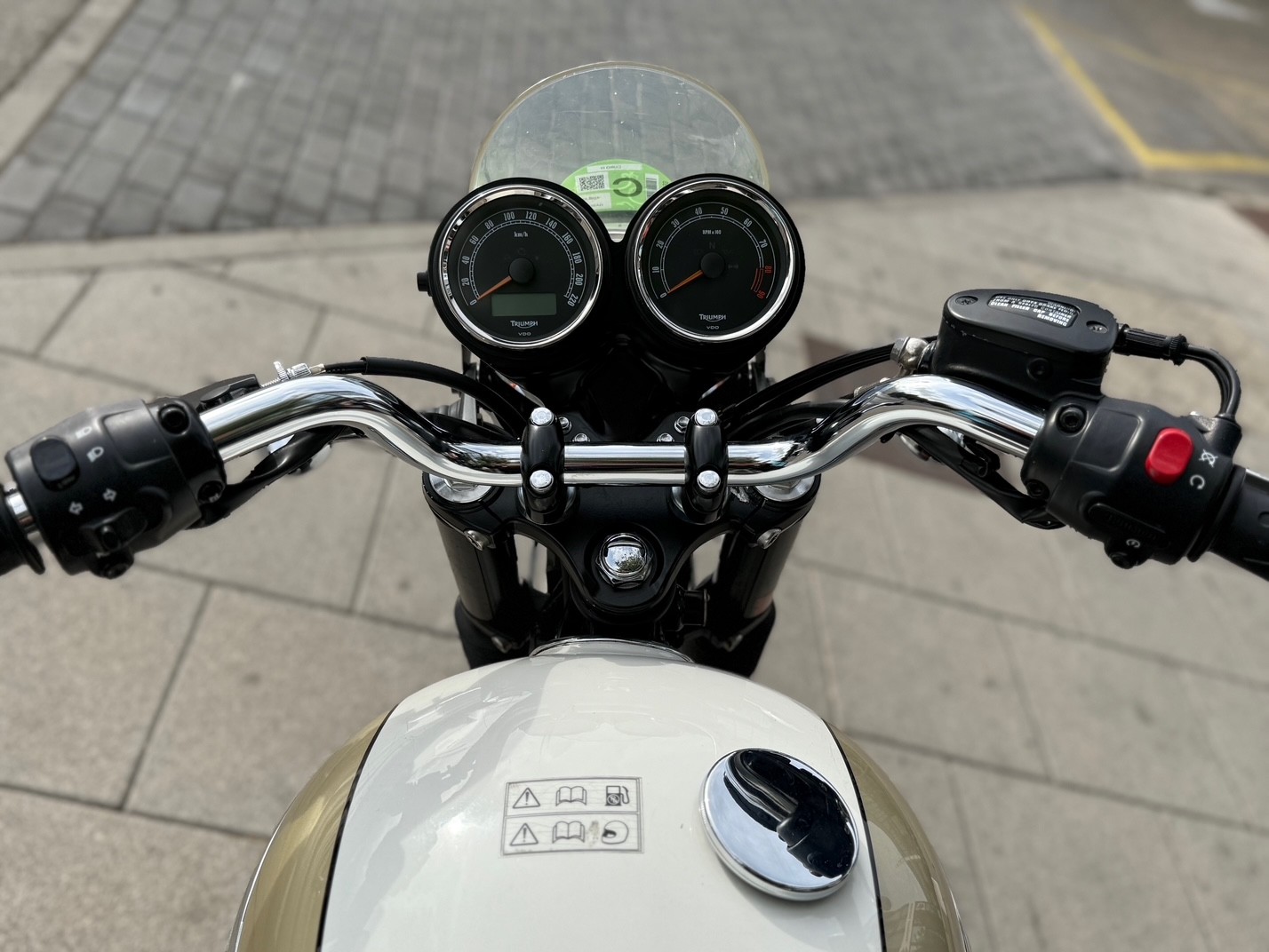 TRIUMPH BONNEVILLE T100 AÑO 2015 CON...