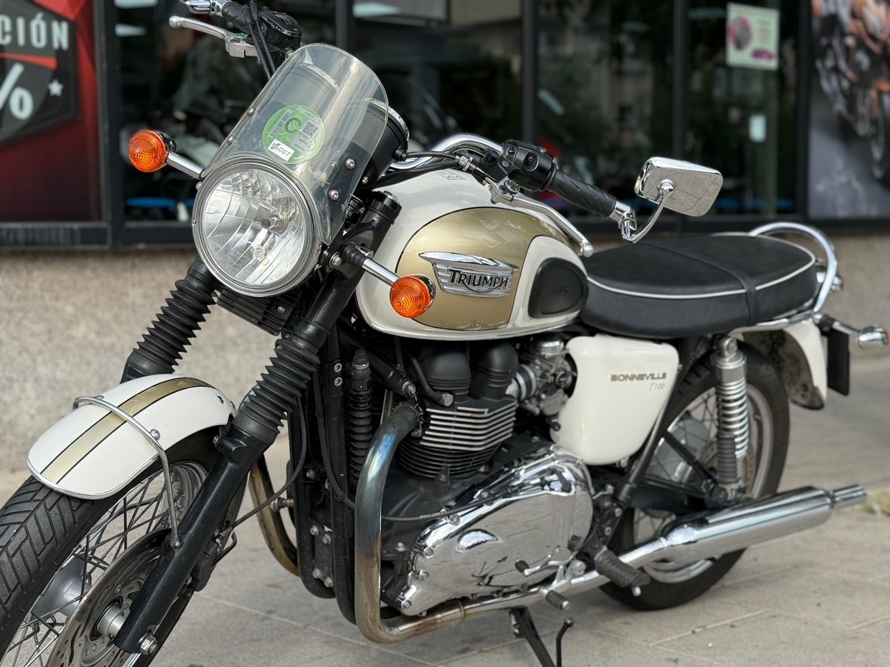 TRIUMPH BONNEVILLE T100 AÑO 2015 CON...