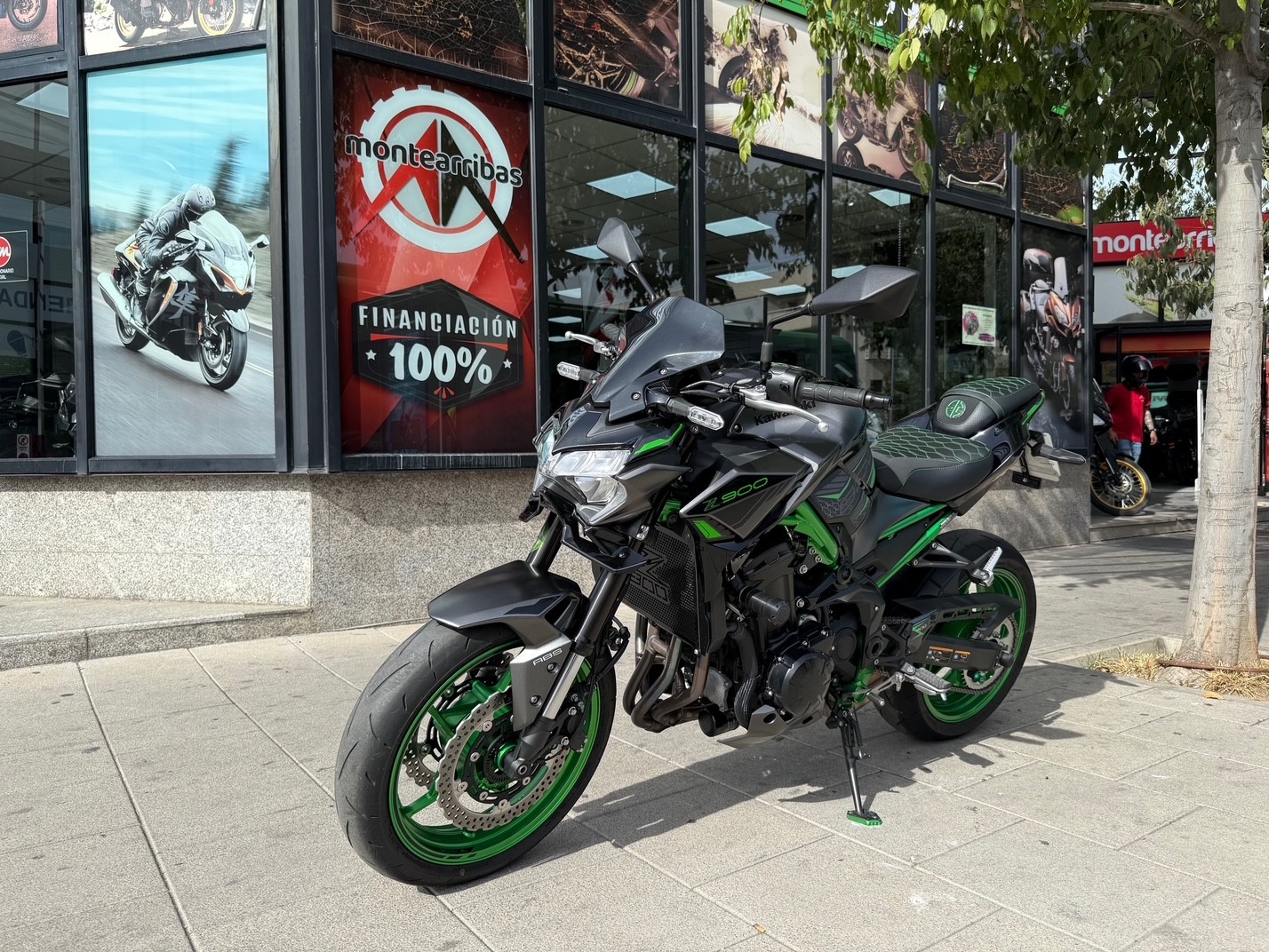 KAWASAKI Z 900 AÑO 2024 CON 7.926 KM.