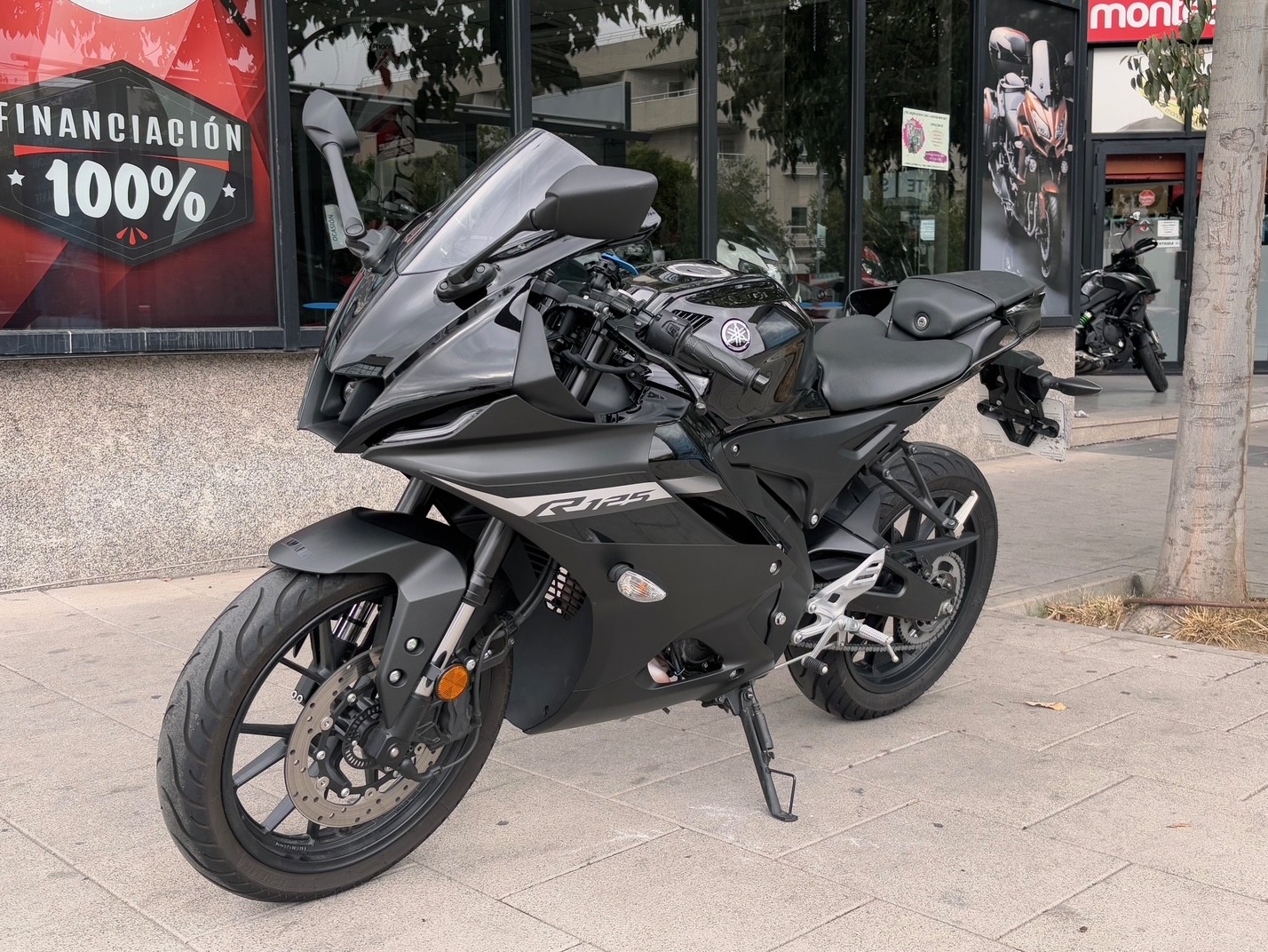 YAMAHA YZF 125 AÑO 2024 CON 5.627 KM.