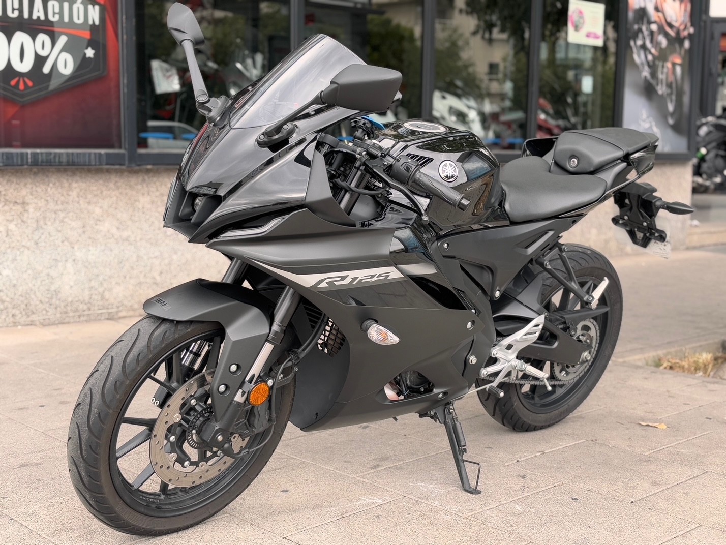 YAMAHA YZF 125 AÑO 2024 CON 5.627 KM.