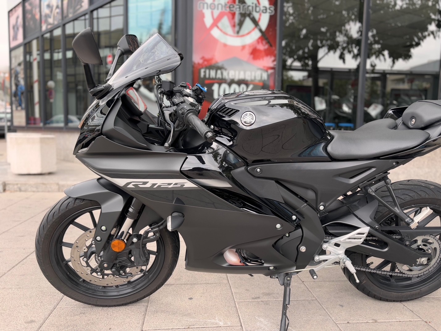 YAMAHA YZF 125 AÑO 2024 CON 5.627 KM.