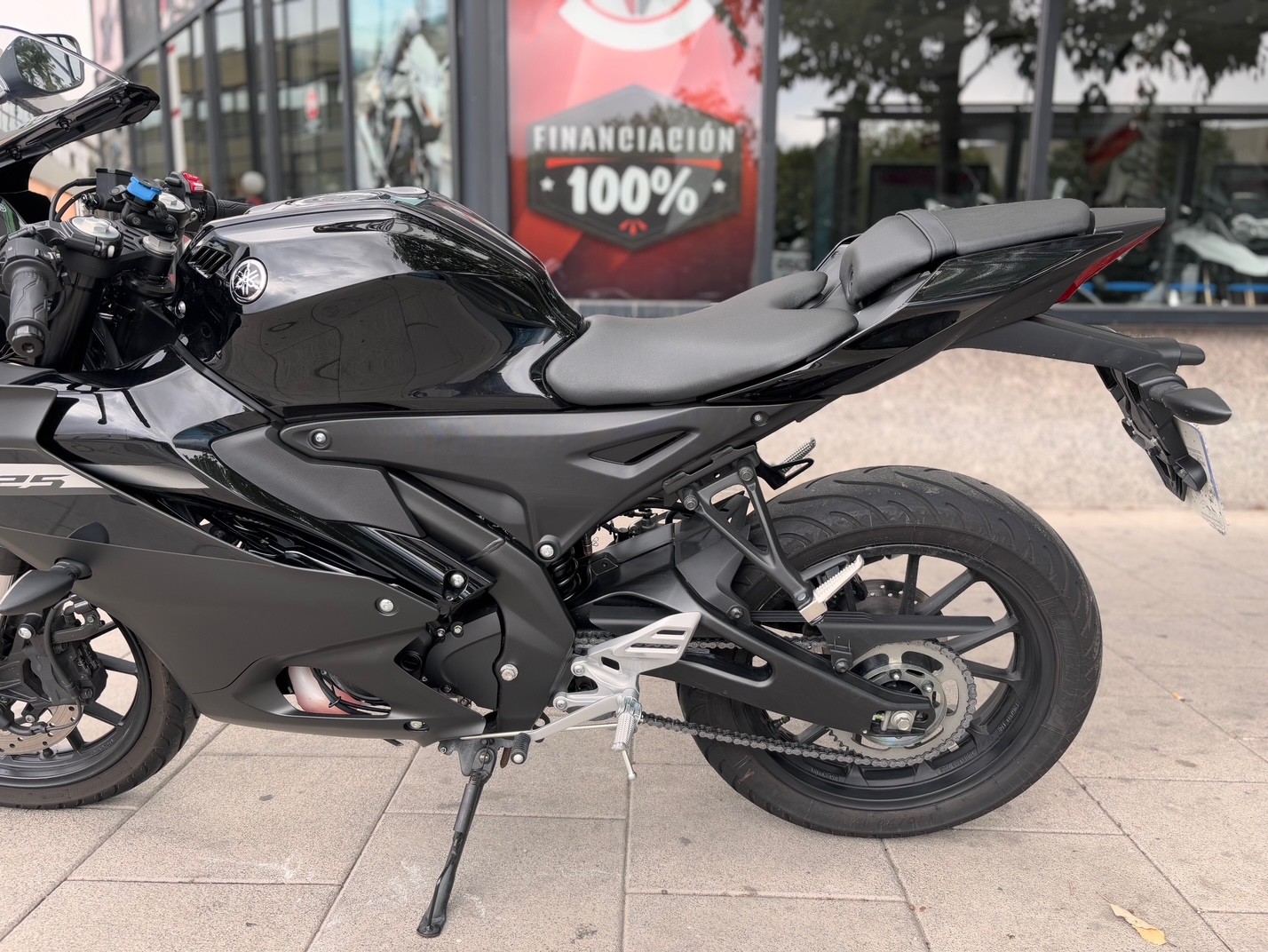 YAMAHA YZF 125 AÑO 2024 CON 5.627 KM.