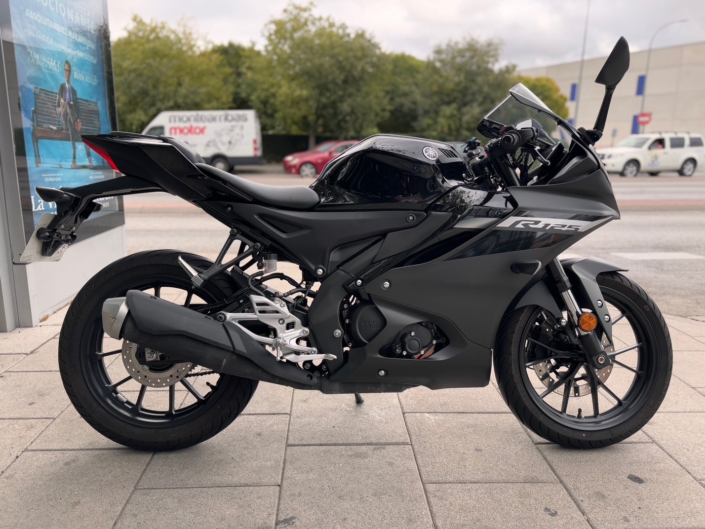 YAMAHA YZF 125 AÑO 2024 CON 5.627 KM.