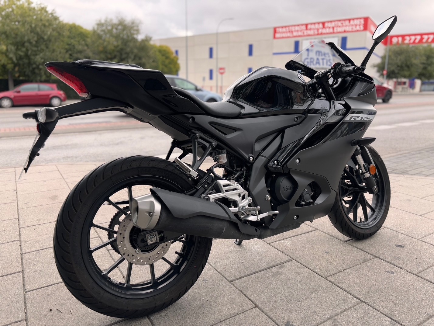 YAMAHA YZF 125 AÑO 2024 CON 5.627 KM.