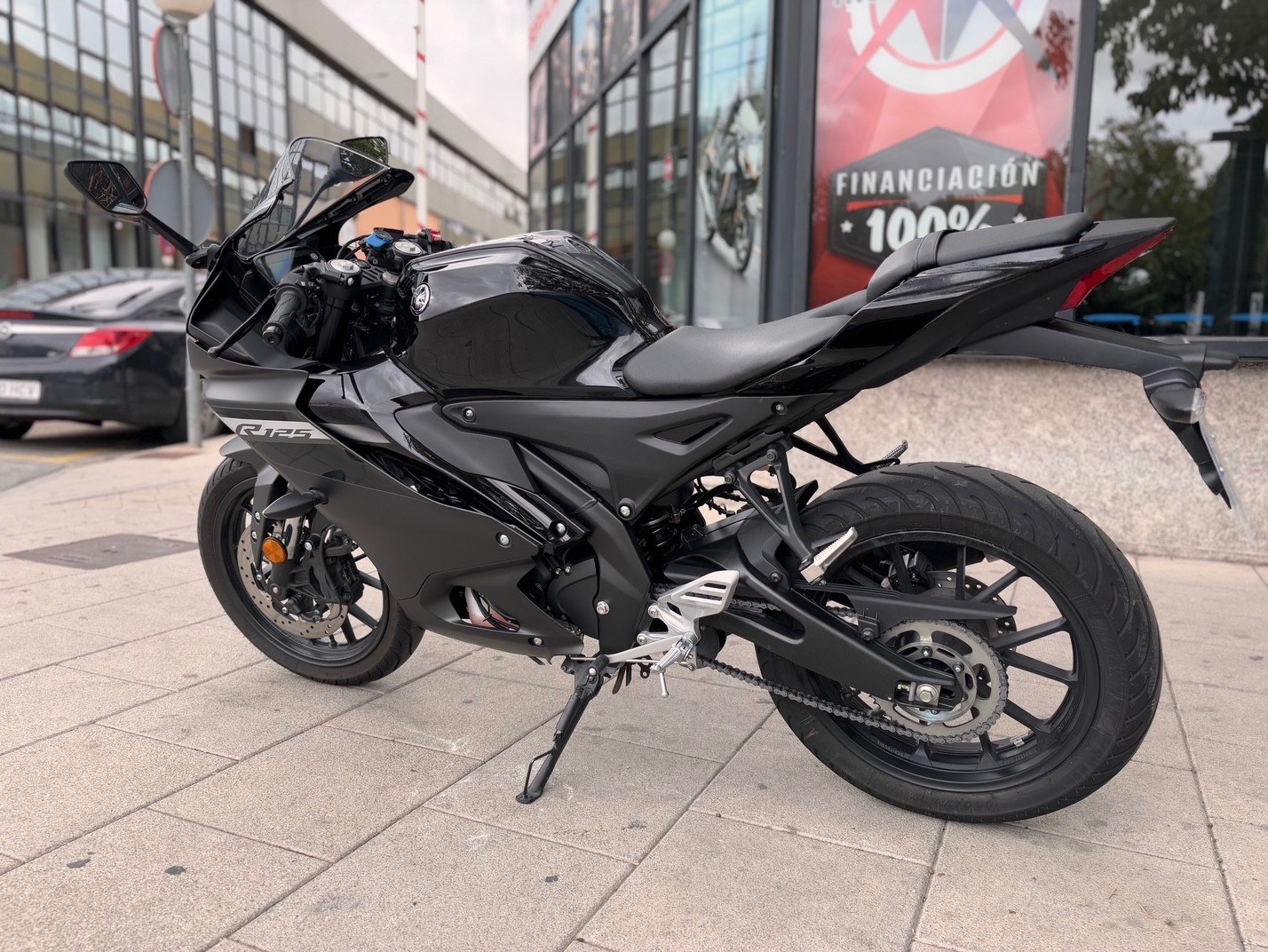 YAMAHA YZF 125 AÑO 2024 CON 5.627 KM.