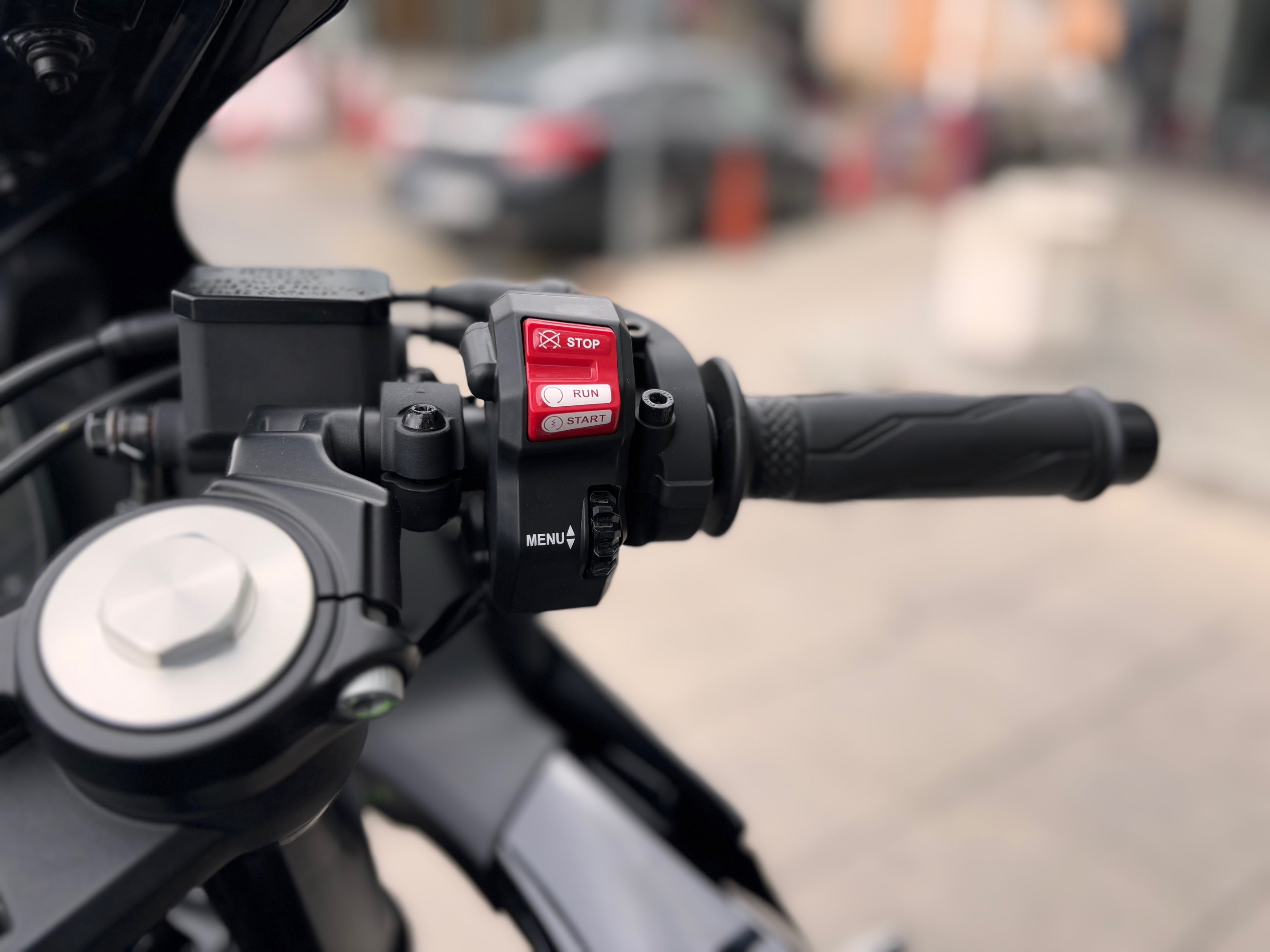 YAMAHA YZF 125 AÑO 2024 CON 5.627 KM.