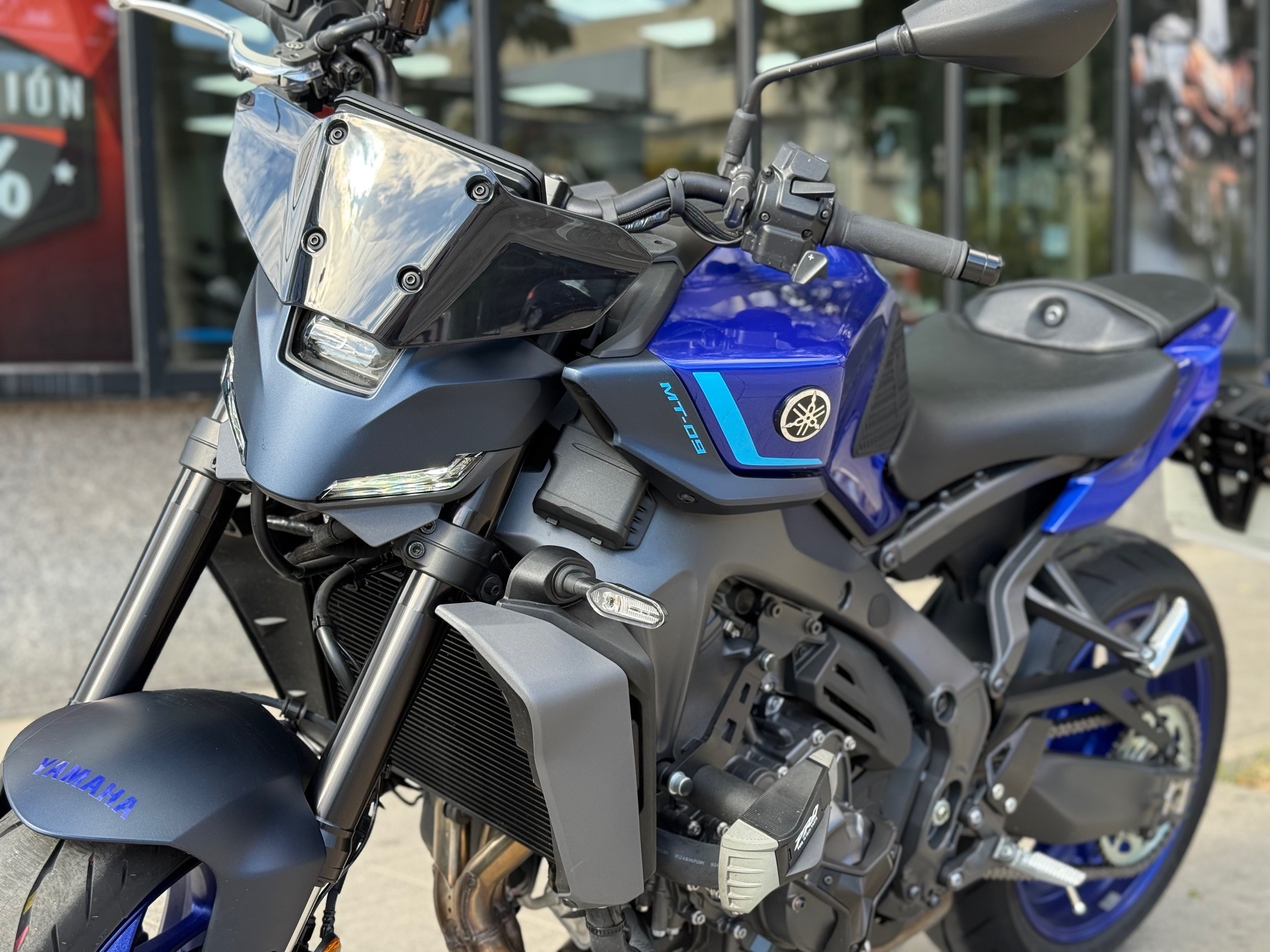 YAMAHA MT-09 Y-AMT AÑO 2025 CON 745 KM.