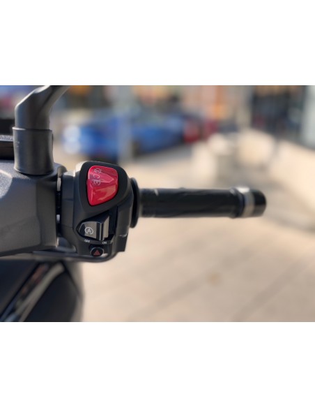 YAMAHA X-MAX 125 TECH MAX AÑO 2025 CON 30 KM.