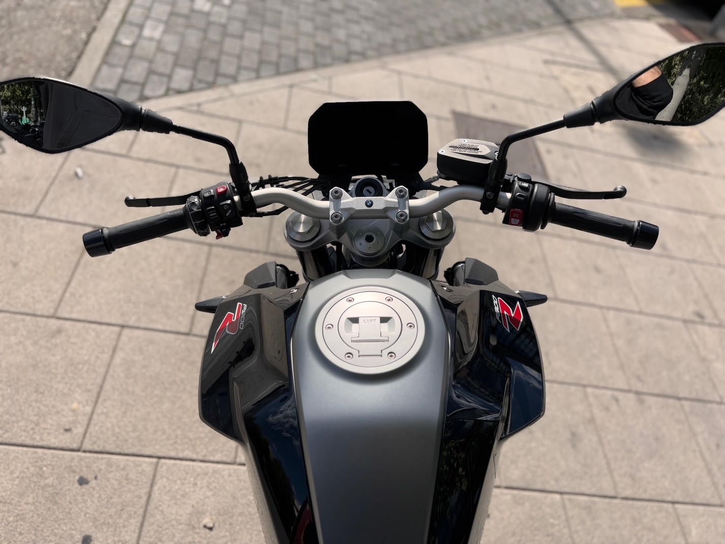 BMW F 900 R A2 AÑO 2020 CON 16.171 KM.