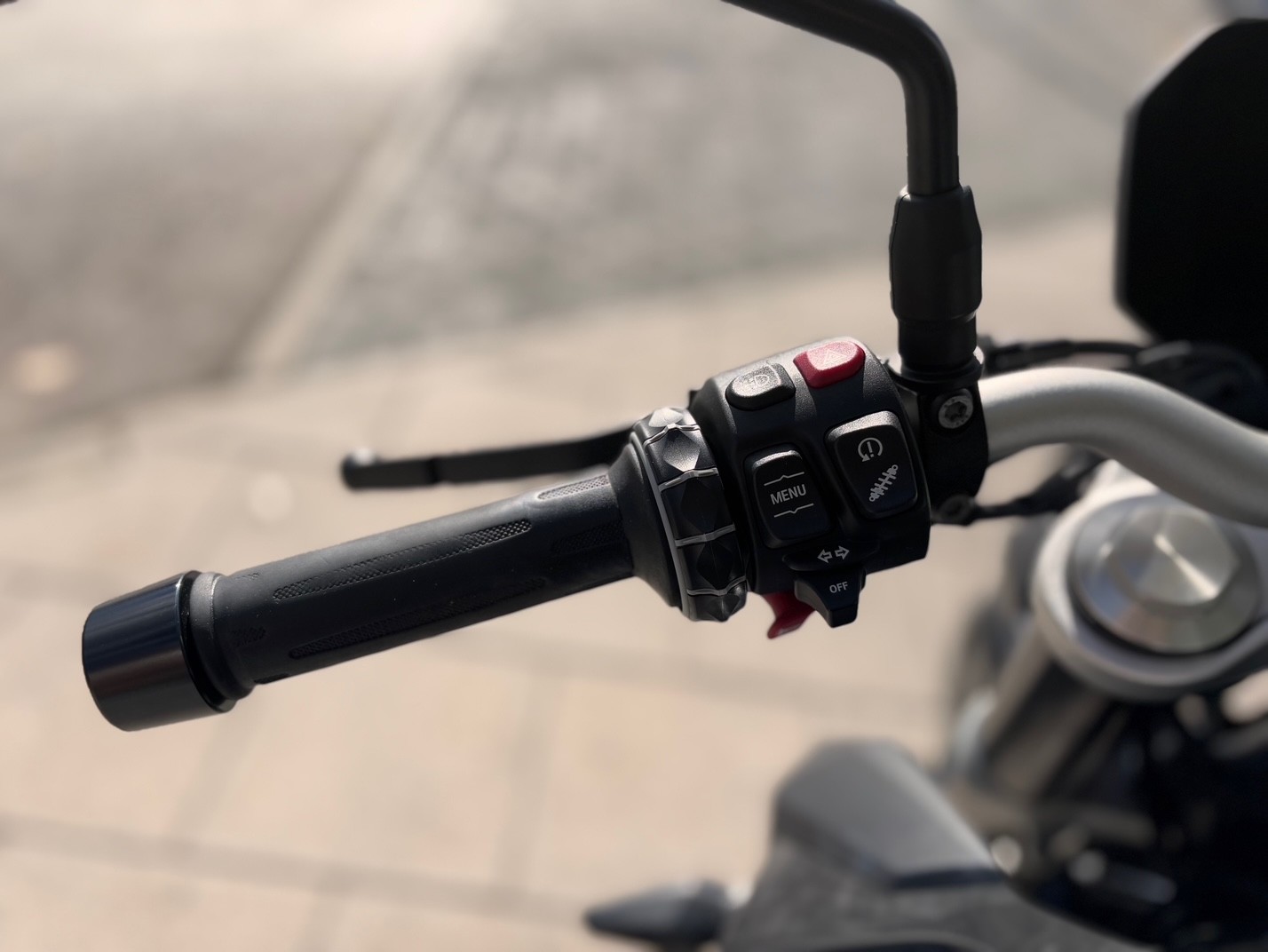 BMW F 900 R A2 AÑO 2020 CON 16.171 KM.