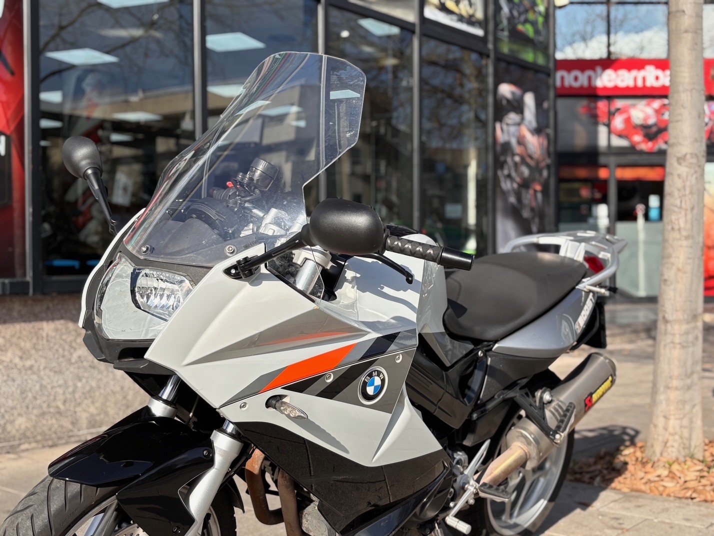 BMW F 800 ST AÑO 2011 CON 54.470 KM.
