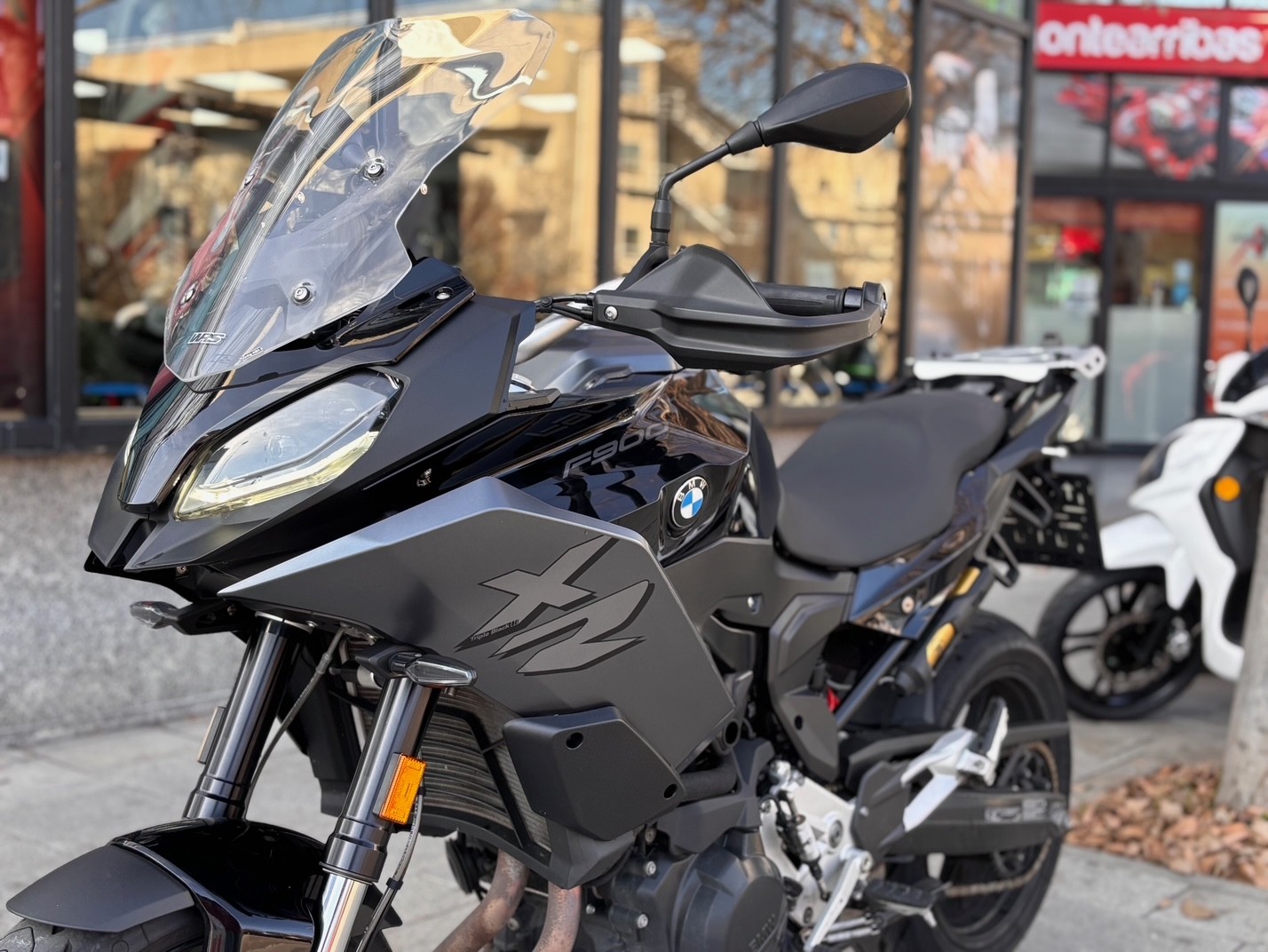 BMW F 900 XR AÑO 2023 CON 14.973 KM.