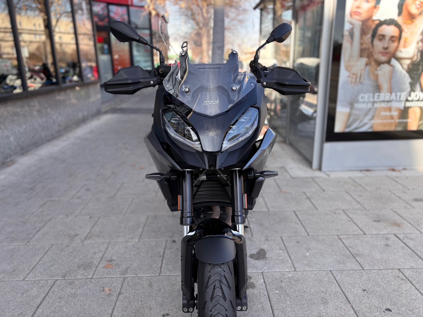 BMW F 900 XR AÑO 2023 CON 14.973 KM.