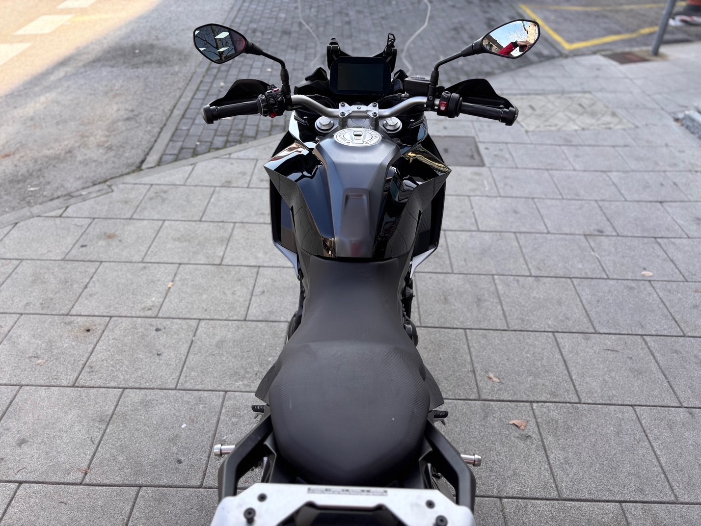 BMW F 900 XR AÑO 2023 CON 14.973 KM.