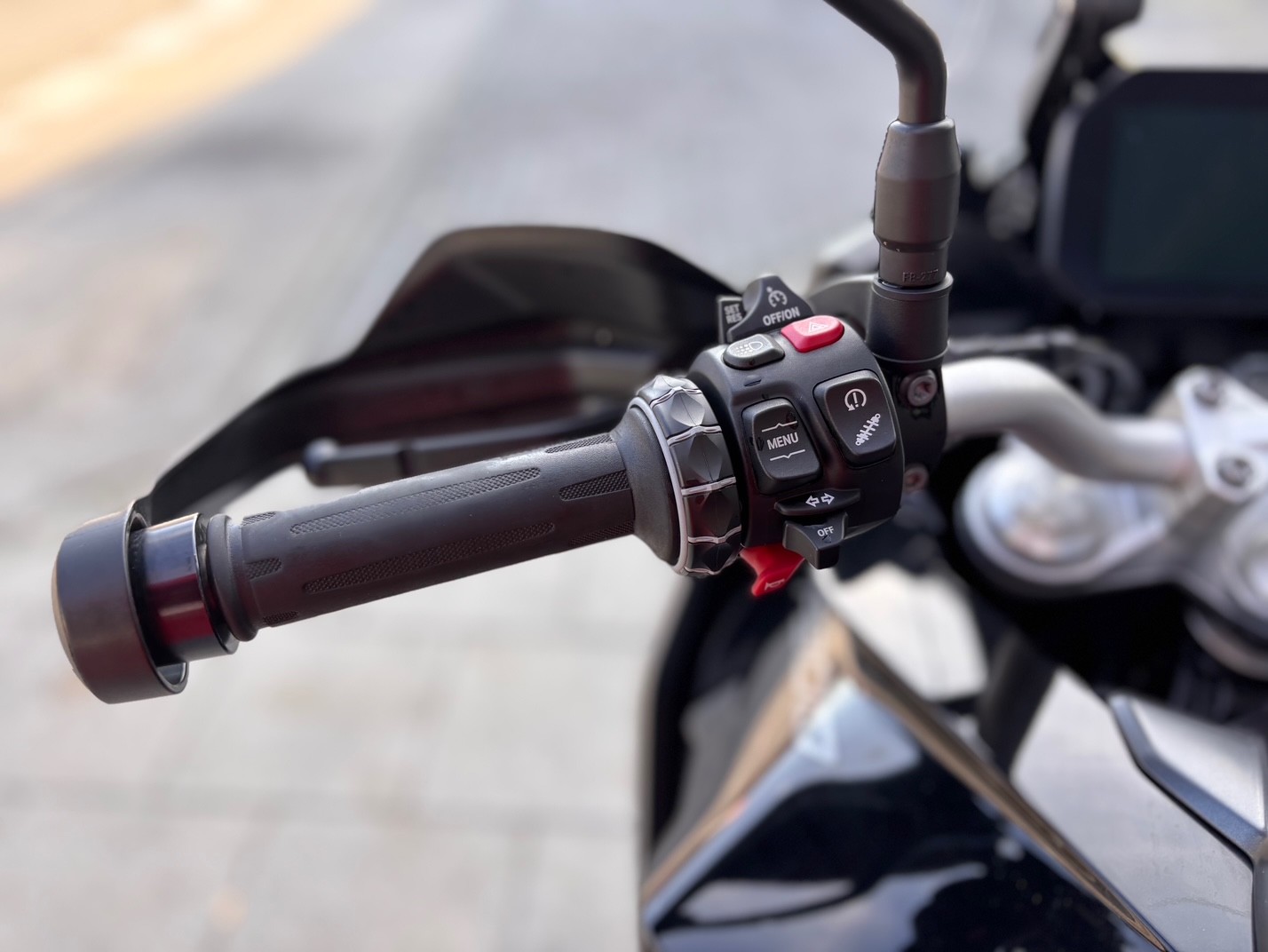 BMW F 900 XR AÑO 2023 CON 14.973 KM.