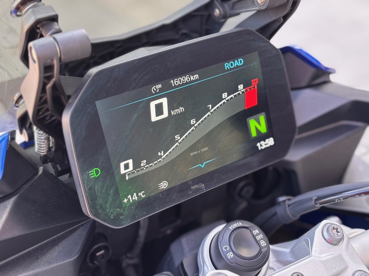 BMW F 900 XR AÑO 2022 CON 16.095 KM.