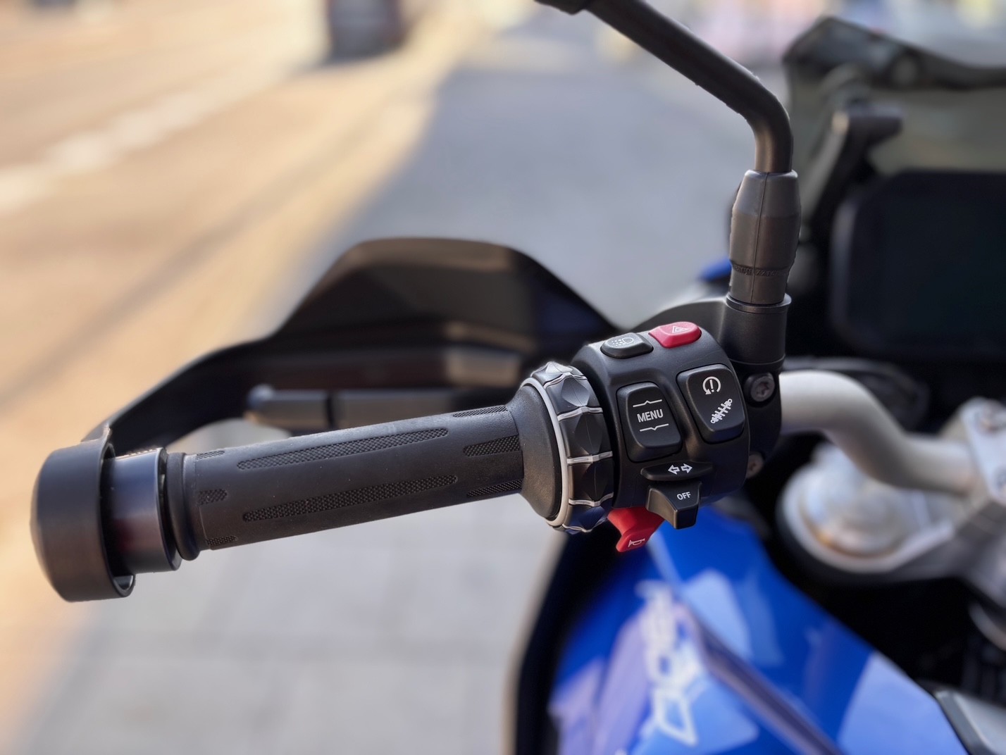 BMW F 900 XR AÑO 2022 CON 16.095 KM.