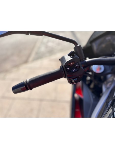 APRILIA TUONO 660 FACTORY AÑO 2022 CON 4.383 KM.