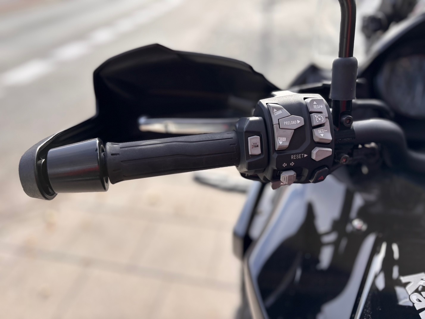 KAWASAKI VERSYS 1000 SE GRAND TOURER...