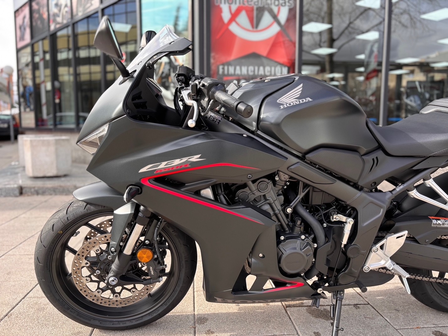HONDA CBR 650 R AÑO 2025 CON 426 KM.